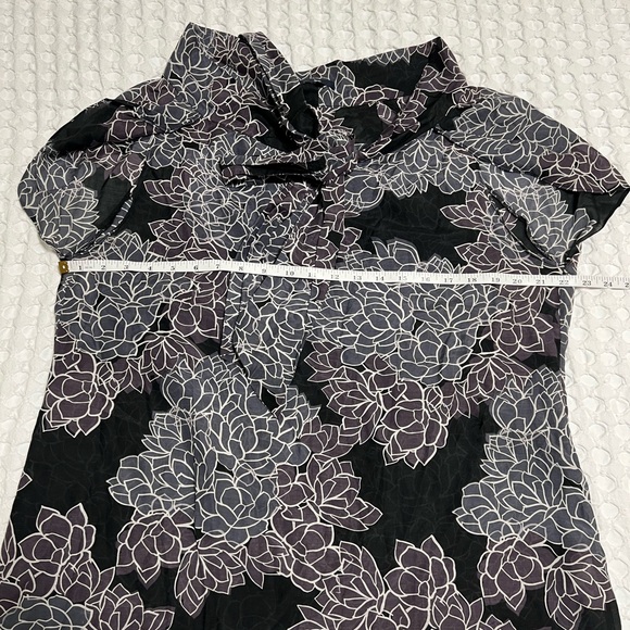 GAP Black and Gray Silk-Blend Sheer Loose Fit Floral Blouse w/ Neck Tie - Picture 8 of 10